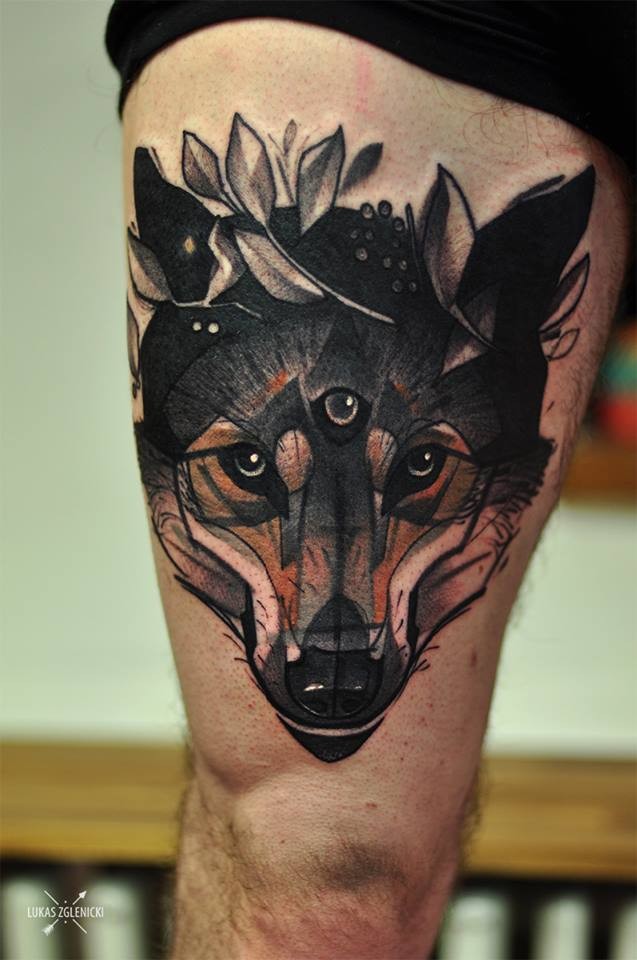 old school彩色大腿狼与神秘的眼睛纹身图案