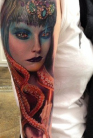 手臂妖艳性感的美女纹身图案