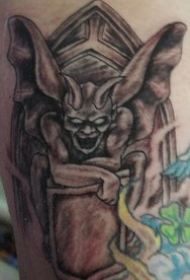 肩部彩色微笑的石像鬼纹身图案