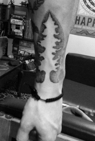 小臂点刺风格黑白树纹身图案