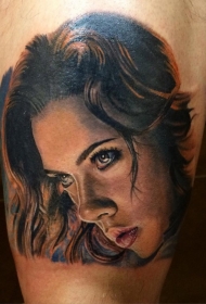 腿部彩色明星肖像纹身图案