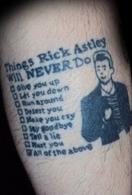 手臂字母和男性人像黑色纹身图案