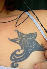 星星图腾胸部纹身图案