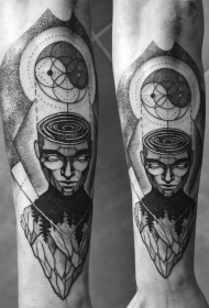 小臂old school黑色神秘男子与装饰纹身图案