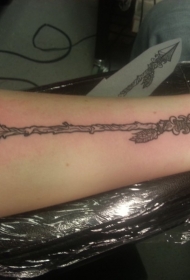 手臂精致的印度箭头纹身图案