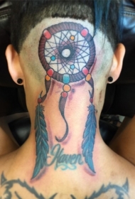 头部和颈部彩色old school捕梦网和字母纹身图案