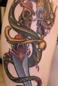 匕首与海蛇彩色纹身图案