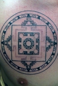 胸部有趣的圆形装饰纹身图案