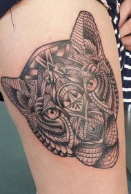 大腿经典的黑灰风格狮子头纹身图案