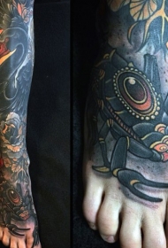 腿部卡通彩色蝎子和黑天鹅纹身图案