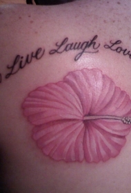 背部美丽的花朵和字母纹身图案