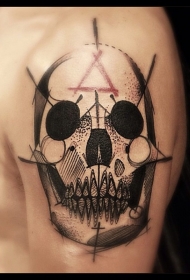 大臂日式卡通魔鬼面具与红三角纹身图案