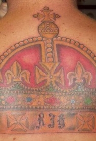 皇冠彩色背部纹身图案