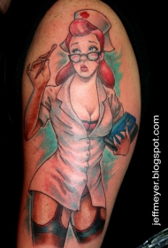 老卡通风格彩色性感护士纹身图案