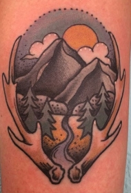 old school彩色山脉与鹿角纹身图案
