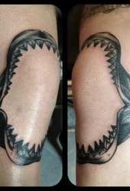 腿部黑色鲨鱼大嘴纹身图案