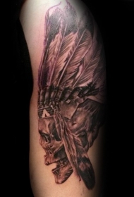 手臂现实主义风格的印第安人骷髅纹身图案