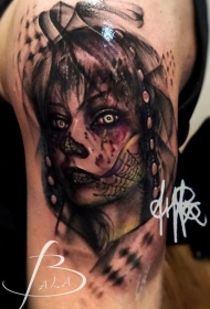 肩部新学校风格的黑棕色妇女纹身图案