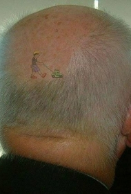 头部孩与玩具车纹身图案