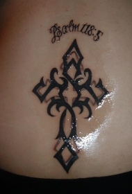 腰部图腾十字架与字母数字纹身图案