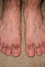 脚趾简约英文字母纹身图案