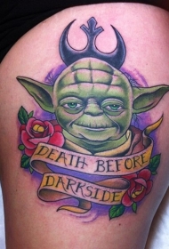 腿部彩色外星人和字母纹身图片