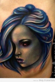 现代传统风格的彩色神秘女子背部纹身图案