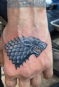 手背简单的卡通恶魔怪兽雕像纹身图案