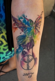 小臂水彩画彩色的小鸟纹身图案