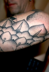 小臂old school黑色点刺装饰纹身图案