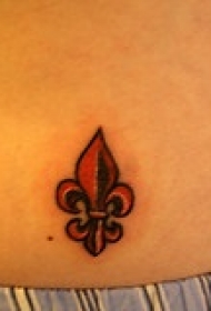 红色和黑色的百合花纹章纹身图案