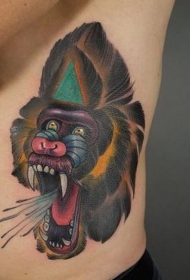 侧肋生动的彩色狒狒头像纹身图案