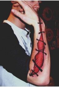 手臂很棒的彩色疤痕缝合个性纹身图案