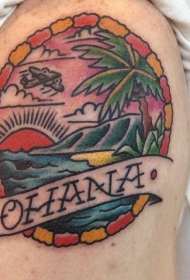 肩部老学校的风格色的海洋日落岛纹身