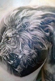 胸部写实风格彩色咆哮虎头纹身图案