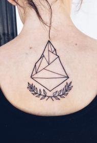 背部黑色的几何与植物纹身图案