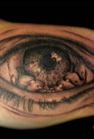 手臂恐怖怪物手和眼睛黑色纹身图案