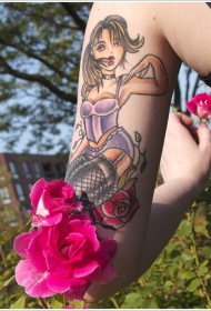 大臂性感的手绘美女彩色纹身图案