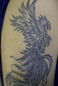 大臂黑色的凤凰纹身图案