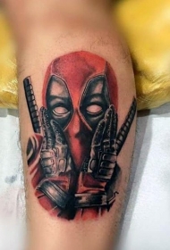 小腿搞笑死侍肖像纹身图案