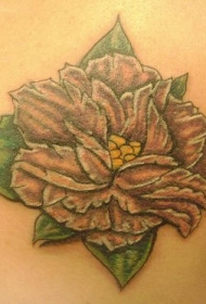 肩部彩色淡百合花纹身图片