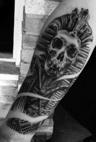 小臂石雕风格黑色法老雕像骷髅纹身图案