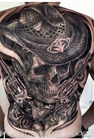 满背骷髅牛仔和手枪纹身图案