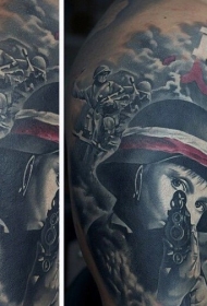 大臂非常美丽的彩色女性肖像和手枪纹身图案