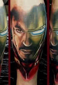 现代传统的彩色铁人肖像纹身图案