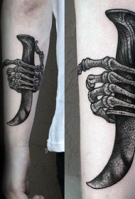 old school骷髅手与锋利匕首纹身图案