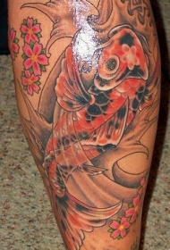 腿部彩色日本锦鲤和花朵纹身