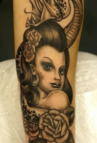 女性肖像和蛇玫瑰黑色纹身图案