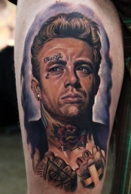 腿部欧美男子肖像纹身图案