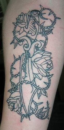 匕首刺如玫瑰线条纹身图案